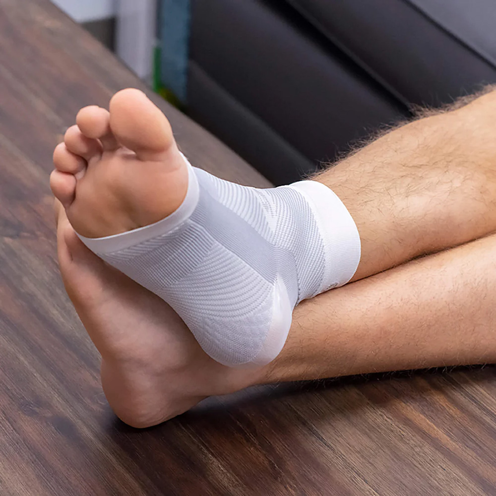 https://physiostore.ca/wp-content/uploads/2023/09/DS6-Night-time-plantar-fasciitis-sleeve-night-splint-compression-inflammation-reduction-pain-relief-treatment-life1.jpg